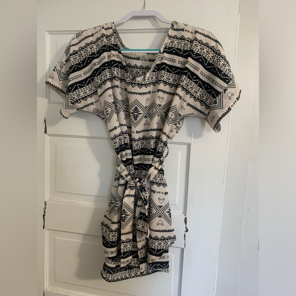 ModCloth poema memory tunic Aztec print black and cream size large - Picture 5 of 5